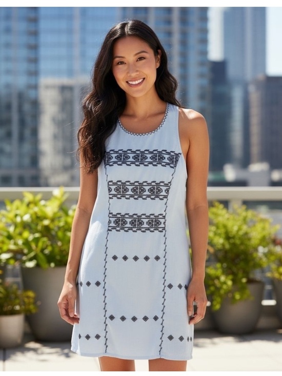 Free People Dresses & Skirts - Free People Light Grey Sleeveless Embroidered Shift Dress